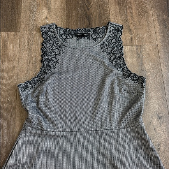 Banana Republic Herringbone Fit and Flare Dress. New with tags! Women’s size 12. - Picture 3 of 10